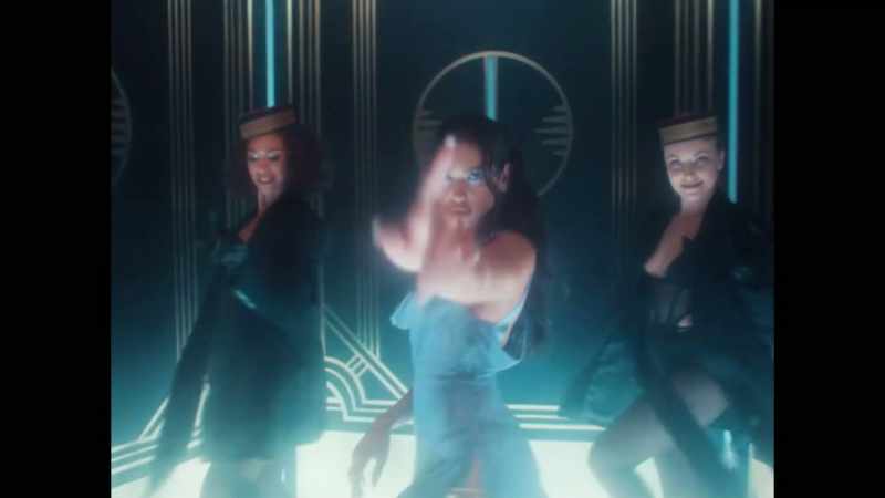�� Come on, dance with me I'm levitating ♪