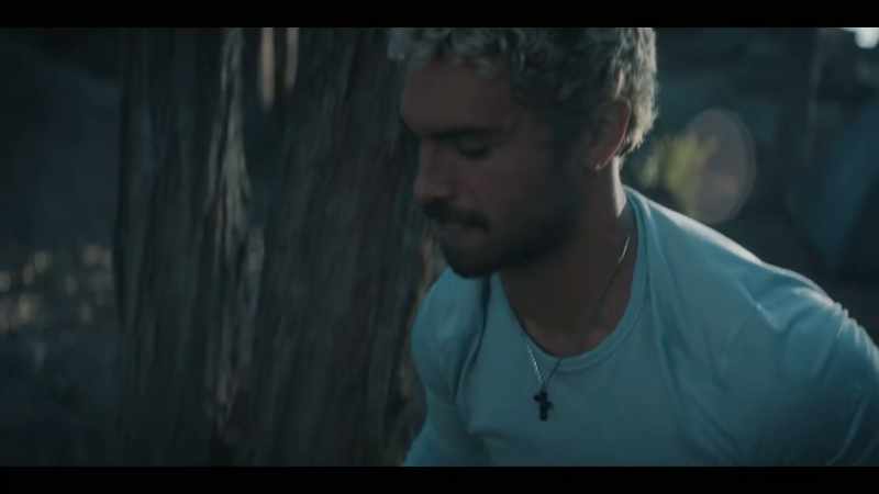 Come on. - [Eli grunts]