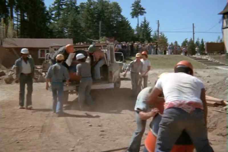 Come on, get that gas in the trench fast