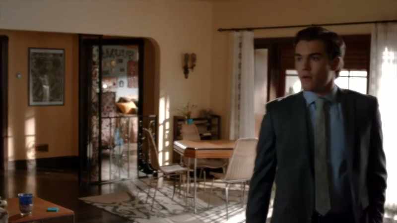 'Come on in.' - 'Thank you.'