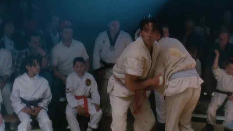 Come on, Jimmy. -Jimmy, watch his spin kick!