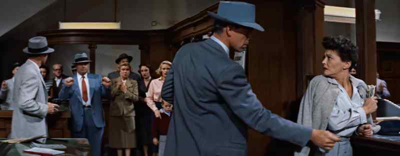 Come on, lady! - It's my money! Give it to me!
