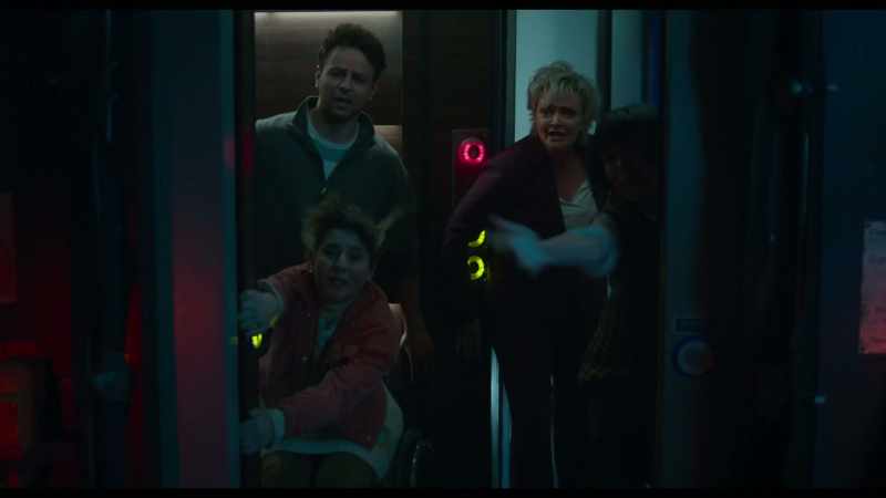 Come on! - [passengers shouting]