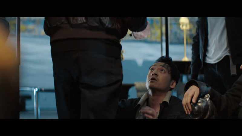 Come on, take the money. Qiang-- -[thud]