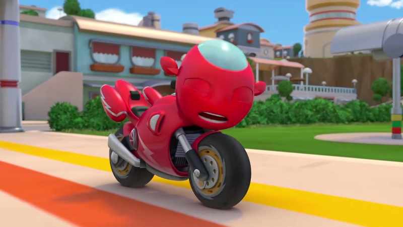 Come on, wheel, stop squeaking. It's so embarrassing