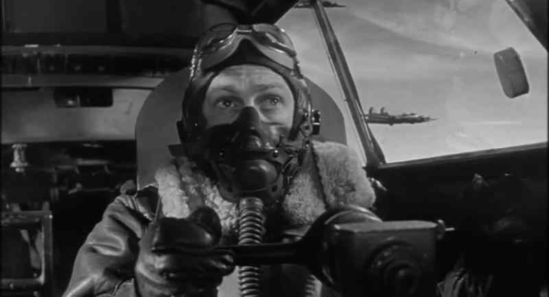 Coming in straight ahead. - Nine o'clock, Farr. Get cracking!