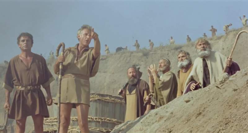 Command our people to fight until they hear the horn