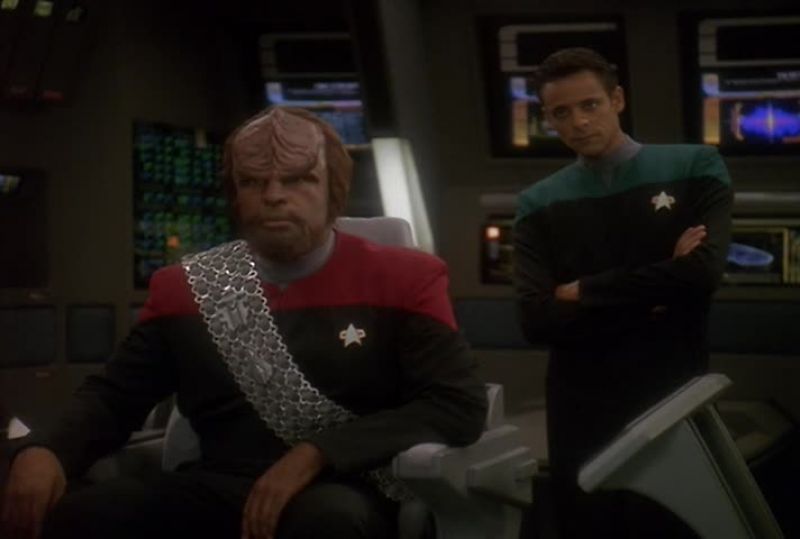 Commander, we're being hailed by the Lakota