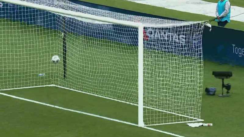 COMMENTATOR 1: And she scores