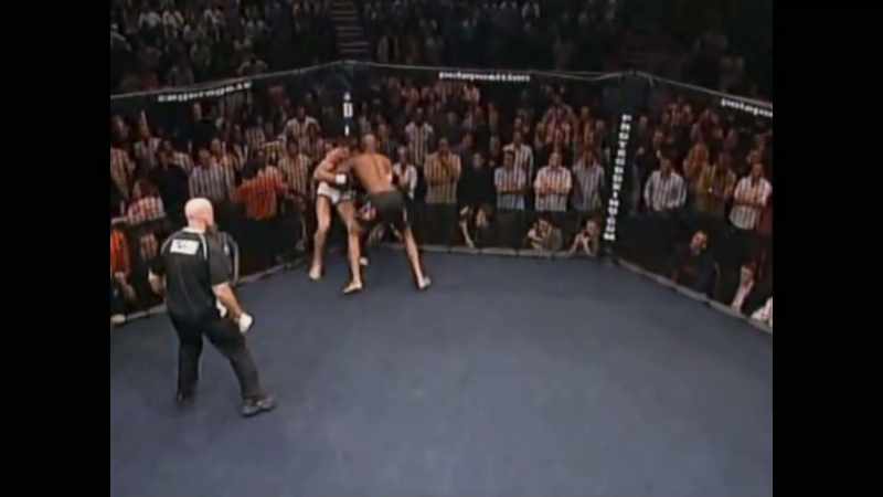[commentator 1] Oh, a good kick by Silva