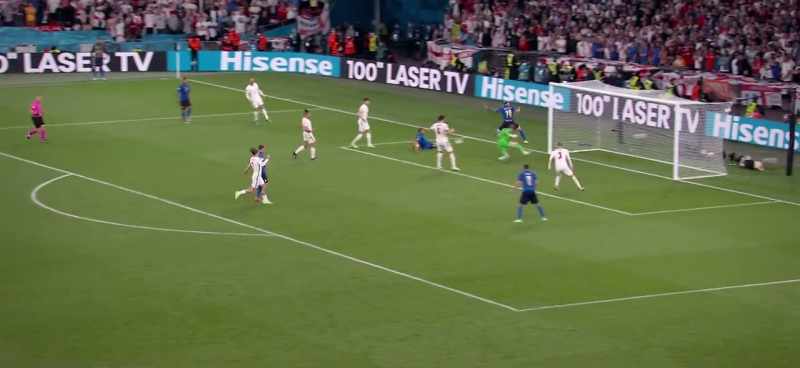 [commentator] And the ball comes back! But it's wide