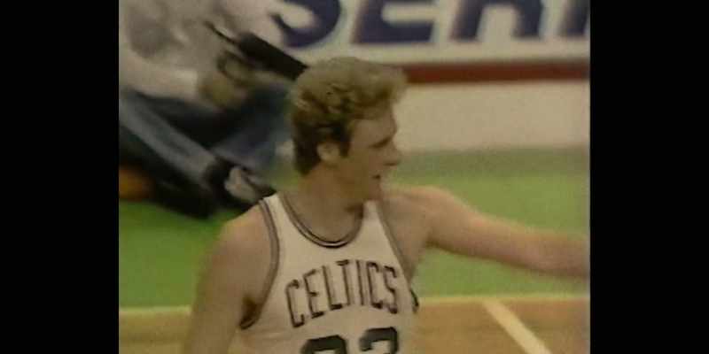 [commentator] Magic Johnson and Larry Bird, they are battling it out