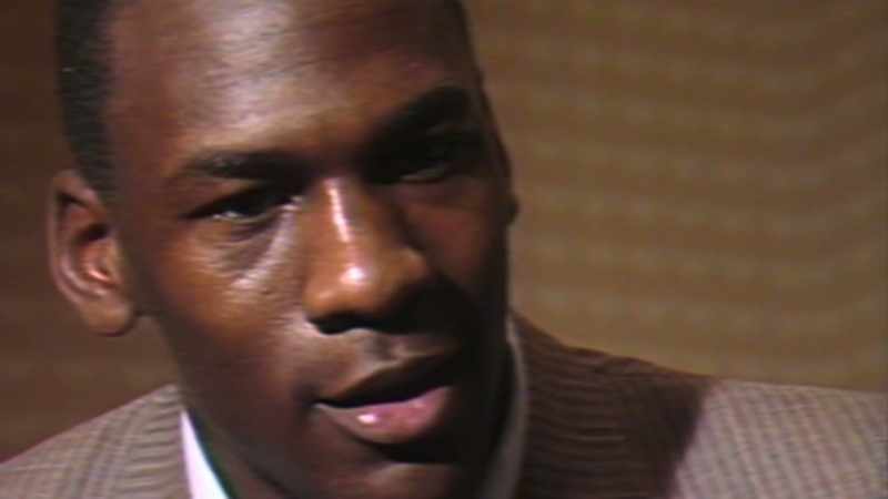 [commentator] Michael Jordan... with 30 points