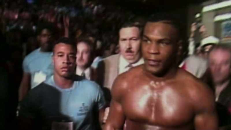 [Commentator] Mike Tyson makes his way