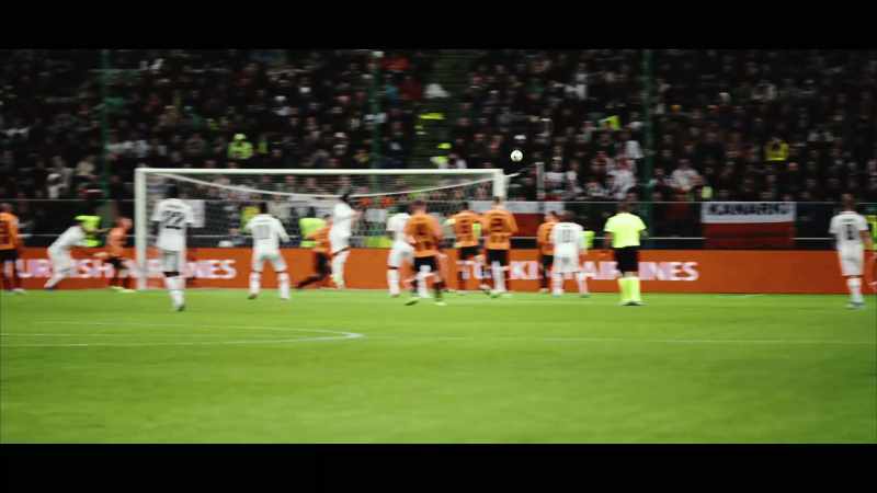 COMMENTATOR: Vazquez, with him Mykhaylichenko