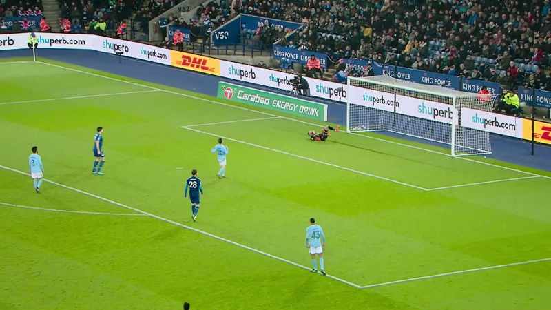 [commentator] Zinchenko is going to shoot from 25 yards