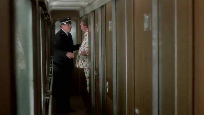 Conductor, the passkey! Quick! Give me the passkey