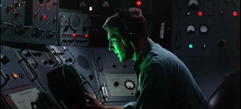 Contact close starboard. Very close