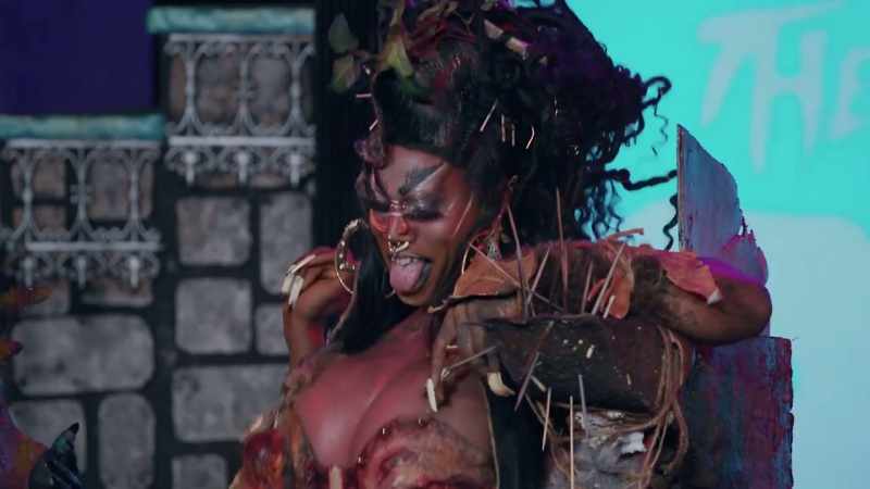 [contestants cheering] - Work, bitch, work!