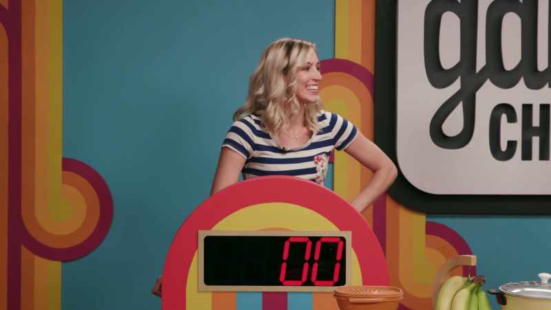 (contestants laughing)