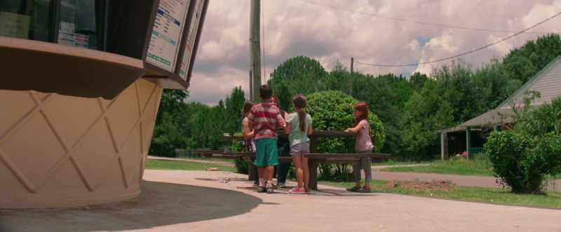 Could you give us some change, please? We need to buy ice cream