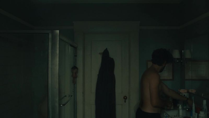 Could you hand me my towel, please?