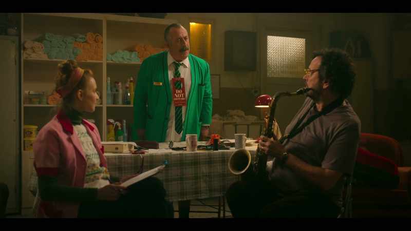 Could you pass me the saxophone, sir? Could you?