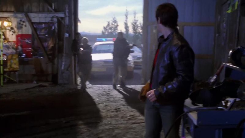 County sheriff! Hands where I can see them!