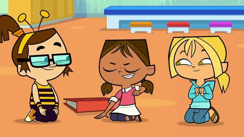 Courtney: Wrong! (Buzzer buzzes)