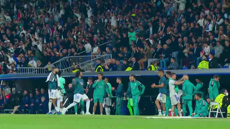 Courtois passes to Rodrygo! - Come on!