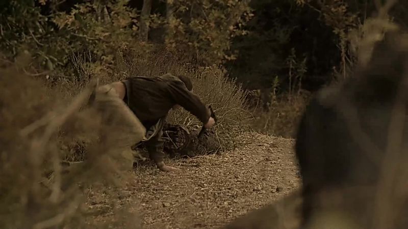 Cover me. I'm going across. - Move! Move!