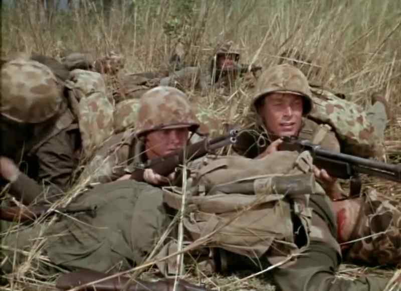 Cover me. I'm going for that machine gun