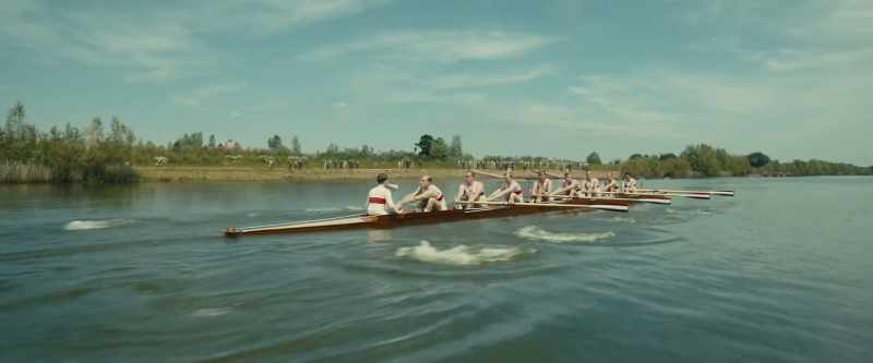 (COXSWAIN DIRECTING IN GERMAN)