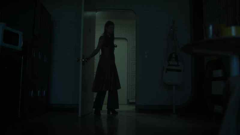 (creaking)