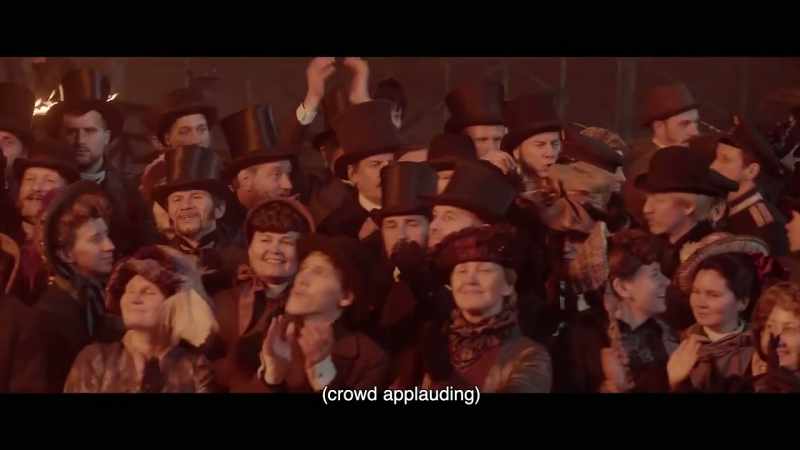 (crowd applauding)