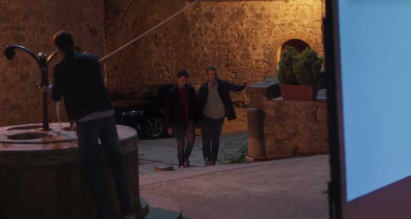 (crowd chattering in Italian)