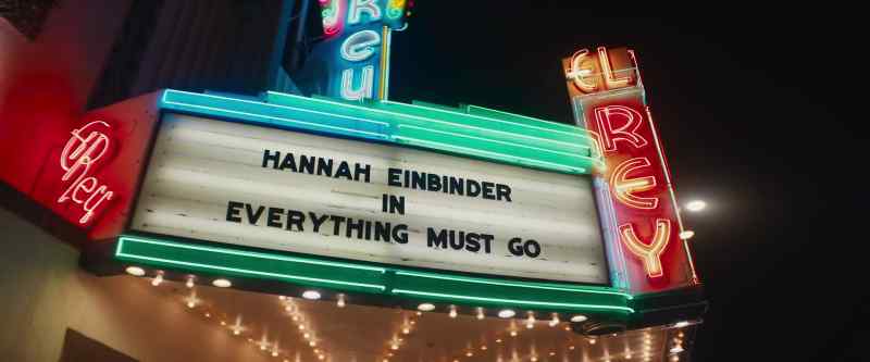 (crowd cheering)