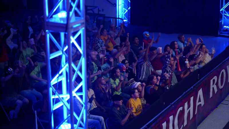 (crowd cheering)