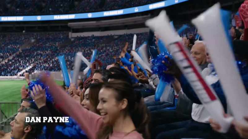 (crowd cheering)