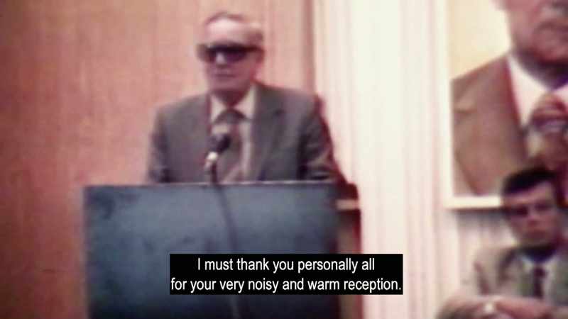 (crowd clapping)