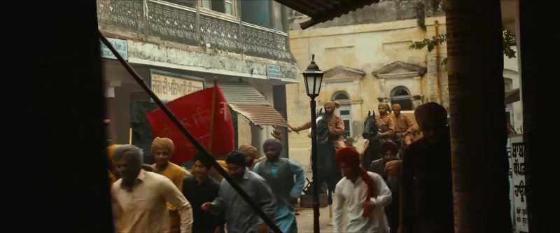 [Crowd commotion]