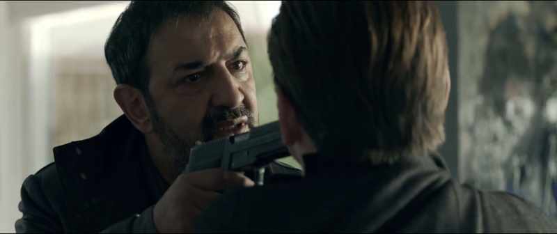 Cut off her ear. - No, it's good. Do not do that