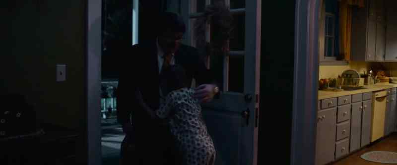 DANIEL: Daddy! -Hey, squirt! (KISSES)