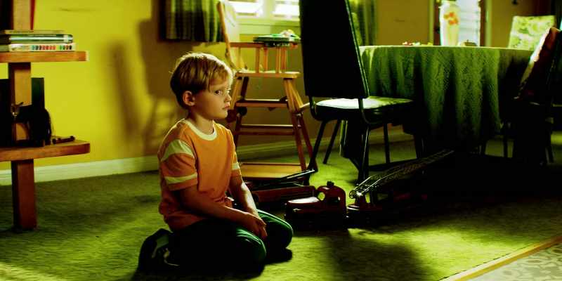 �� dark, suspenseful music ♪
