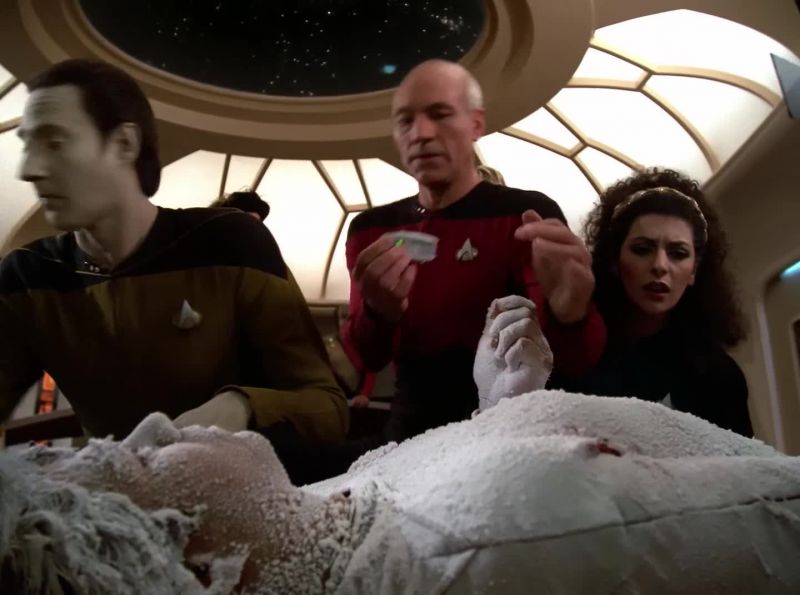 Data, call medics. - He's frozen!
