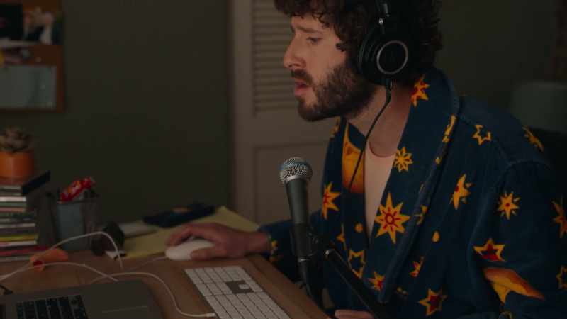 (Dave humming)