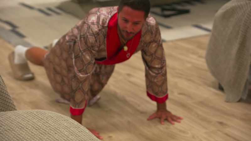 [David] Oh. Yo, yo, yo, yo, yo, bro. - Like my muscle's, fool, relax