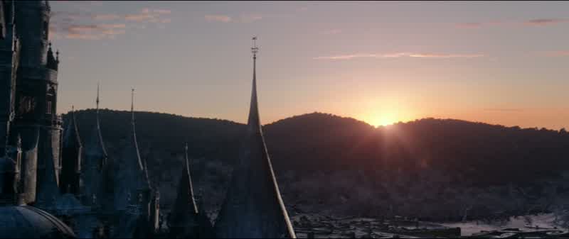 Days in the sunWill return we must believeAs lovers doThat days in the sunWill come shining through