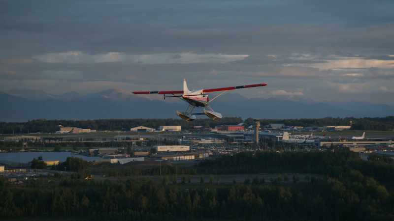 De Havilland November 825 X-Ray Lima, final approach