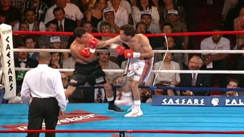 De La Hoya making himself an elusive target